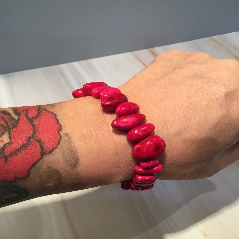 Fuchsia Howlite Stretch Bracelet - Picture 2 of 5